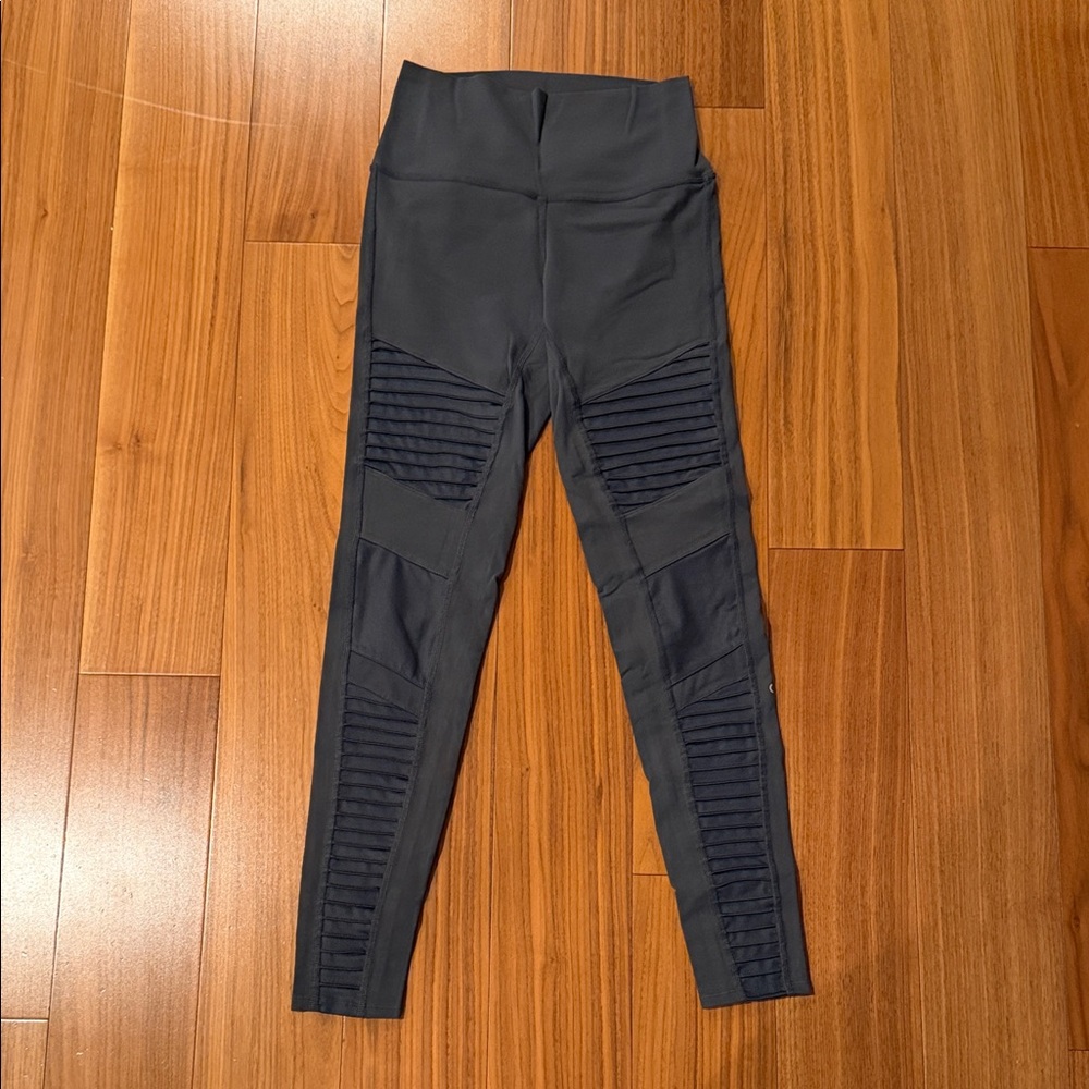 ALO Yoga Charcoal Leggings with Ribbed Accents
